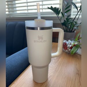 Cream 40oz Stanley